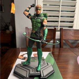 DC COMICS ICONS GREEN ARROW NUMBERED LIMITED EDITION #1587